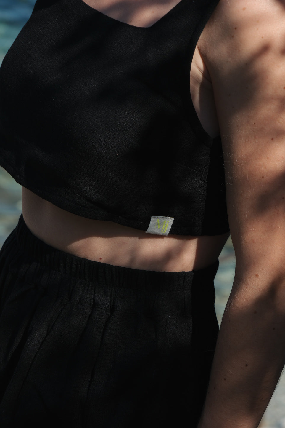 TOP DOS NU EN LIN COTON ET RAYONNE ~ NONA NOIR