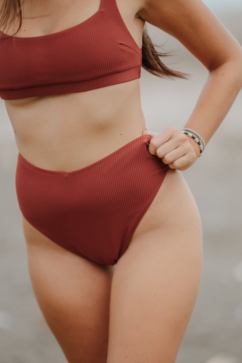 CULOTTE TAILLE HAUTE DE BIKINI ROUGE BRIQUE ~ SEGARA
