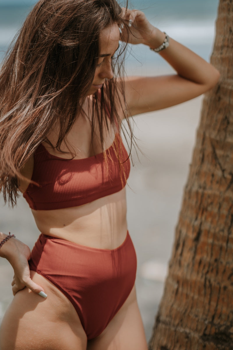 CULOTTE TAILLE HAUTE DE BIKINI ROUGE BRIQUE ~ SEGARA