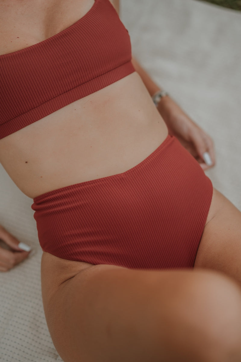 CULOTTE TAILLE HAUTE DE BIKINI ROUGE BRIQUE ~ SEGARA