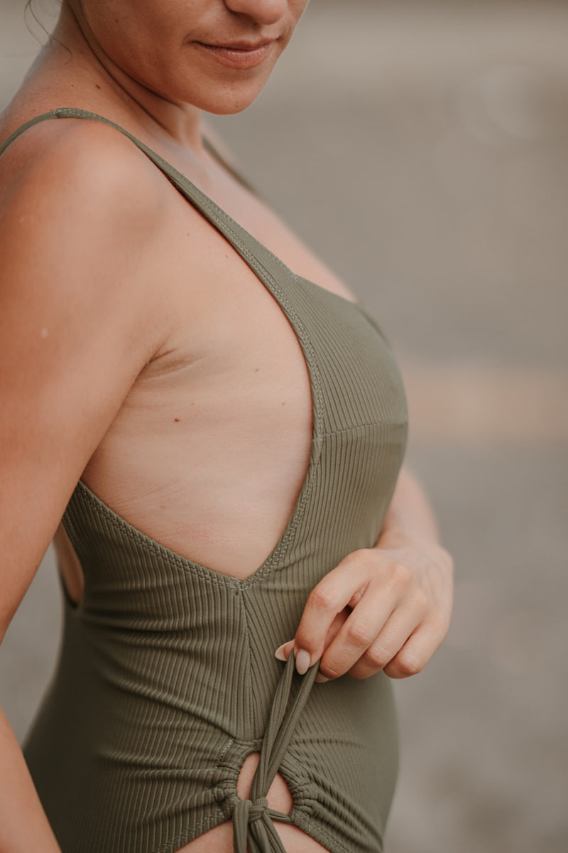 MAILLOT DE BAIN UNE PIÈCE VERT OLIVE ~ SEGARA
