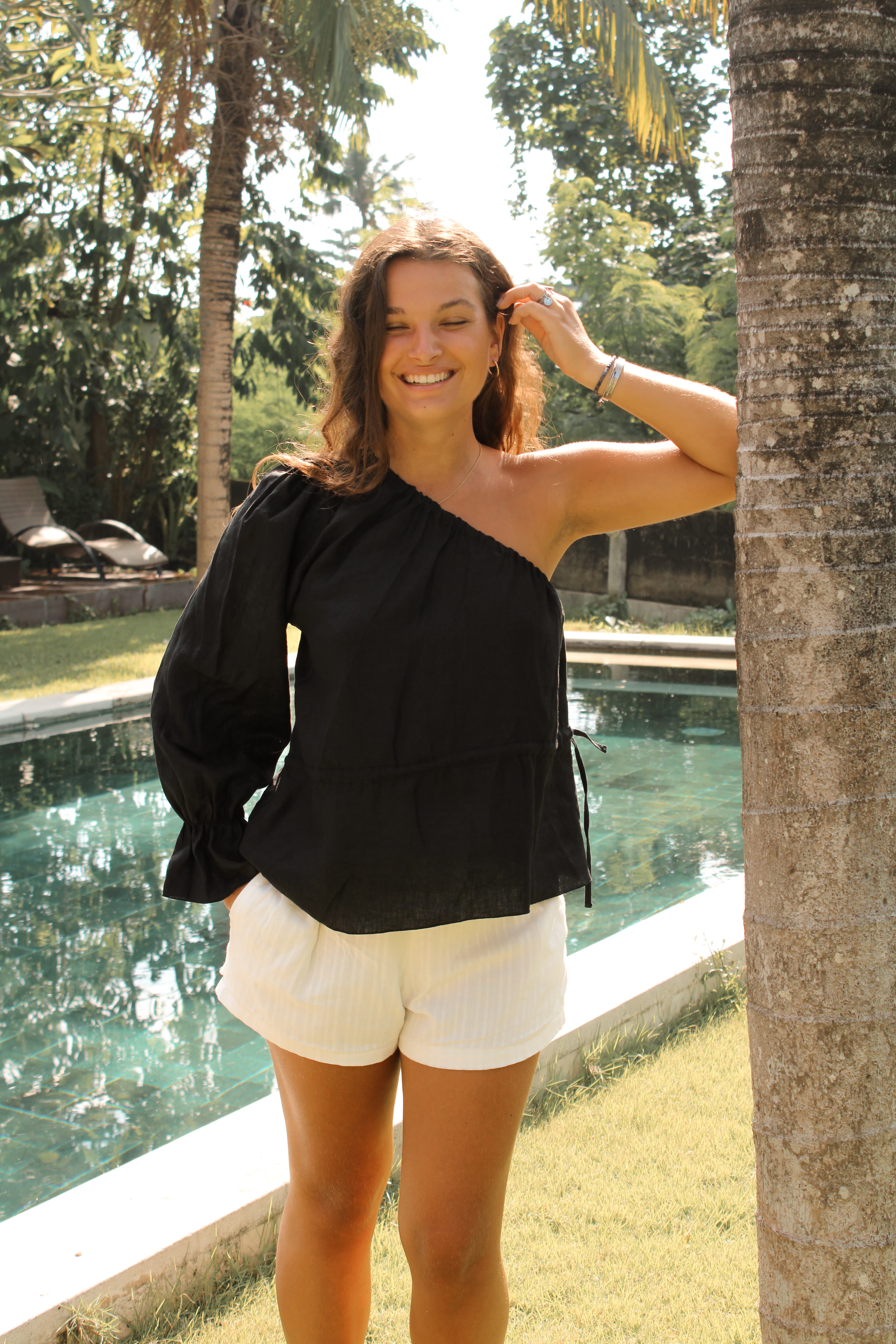 TOP ONE SHOULDER NOIR ~ SINAR
